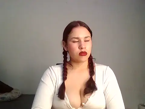 Mia 352 online show from 04.12.26