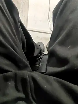 Snapshot of El_CHEGO chatting on 12.18.25 El CHEGO online show from 12.18.25