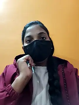 Snapshot of vivi_sexe chatting on 12.15.25 vivi sexe online show from 12.15.25