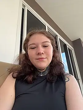 Snapshot of FionaMurr chatting on 12.14.25 FionaMurr online show from 12.14.25