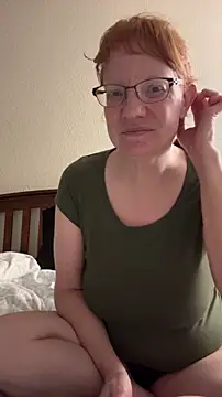 Snapshot of Lenaravenswood chatting on 12.15.25 Lenaravenswood online show from 12.15.25