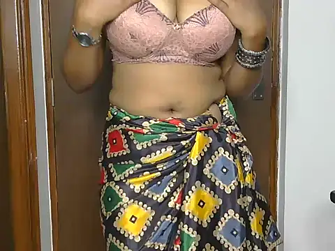 Snapshot of Navya_Verma chatting on 12.14.25 Navya Verma online show from 12.14.25