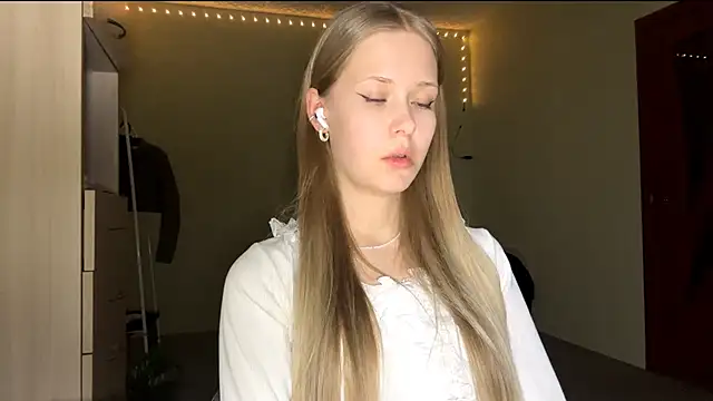 Snapshot of ZaidaSchwarten chatting on 02.02.26 ZaidaSchwarten online show from 02.02.26