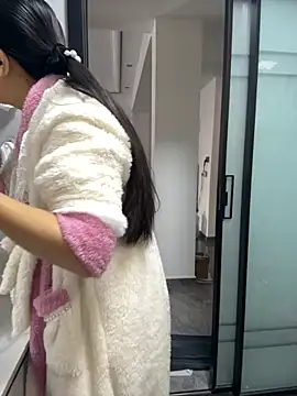 Snapshot of cmvoo chatting on 12.15.25 cmvoo online show from 12.15.25