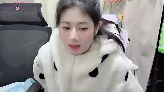 Yvonne-07 online show from 12.19.25