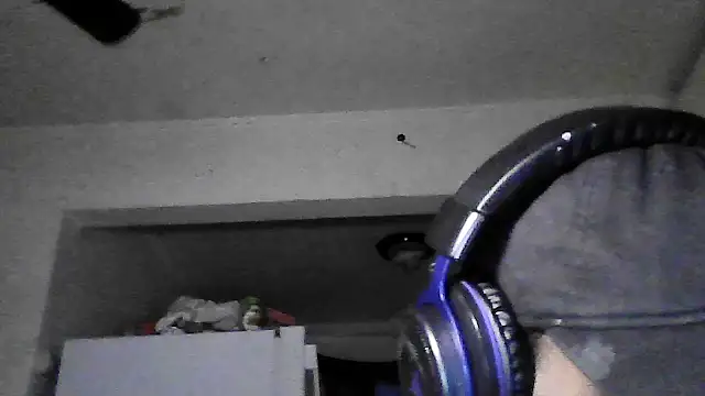 Snapshot of dwick5900 chatting on 12.18.25 dwick5900 online show from 12.18.25