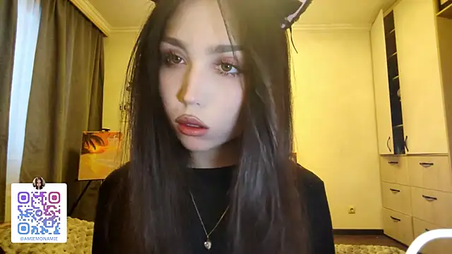 Qwami Amie online show from 01.08.26