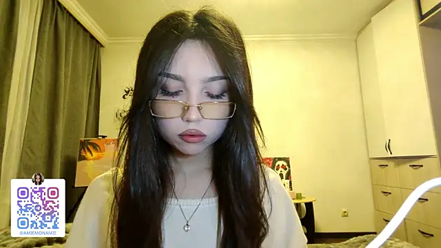 Qwami Amie online show from 01.10.26