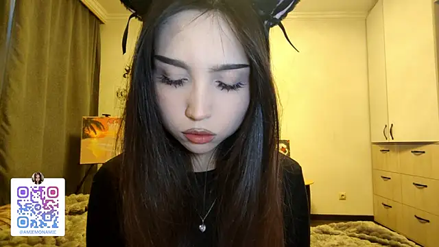 Qwami Amie online show from 01.18.26