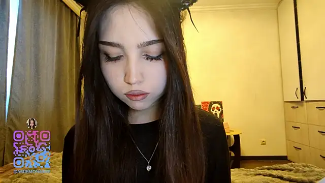 Qwami Amie online show from 02.10.26