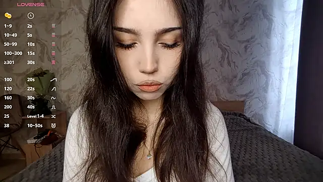 Qwami Amie online show from 04.14.26