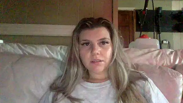 Snapshot of goddesscandy22 chatting on 12.16.25 goddesscandy22 online show from 12.16.25