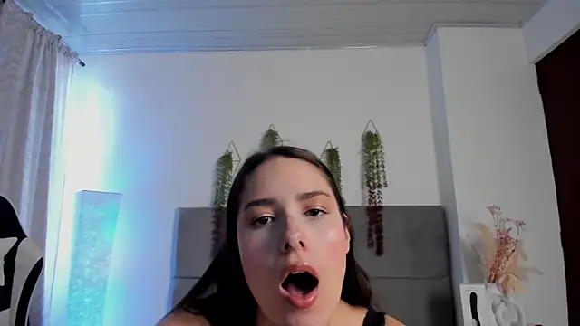 Snapshot of JulietaSnow chatting on 05.11.26 JulietaSnow online show from 05.11.26