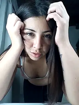 Snapshot of emmacurvyhot chatting on 12.15.25 emmacurvyhot online show from 12.15.25