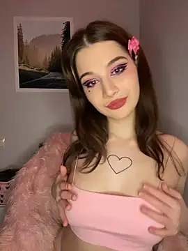 Snapshot of WIKESSTAR chatting on 12.16.25 WIKESSTAR online show from 12.16.25