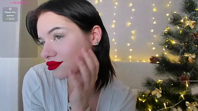 Snapshot of BeatriceMoonlight chatting on 12.16.25 BeatriceMoonlight online show from 12.16.25