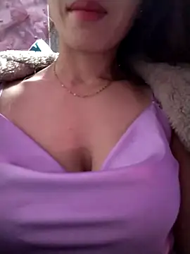 Snapshot of Comb-bii chatting on 12.13.25 Comb-bii online show from 12.13.25