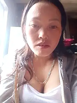 Snapshot of Heya_k2 chatting on 12.16.25 Heya k2 online show from 12.16.25