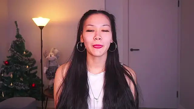 Snapshot of DonaPelligrino chatting on 12.16.25 DonaPelligrino online show from 12.16.25