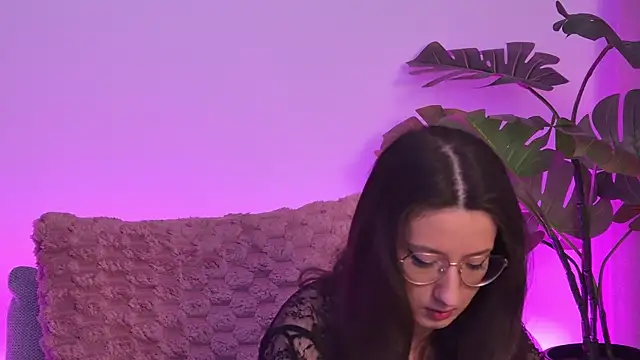 TheaMalekoo online show from 04.16.26