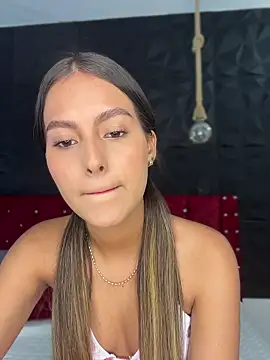 Snapshot of Valeria-escobar chatting on 12.20.25 Valeria-escobar online show from 12.20.25