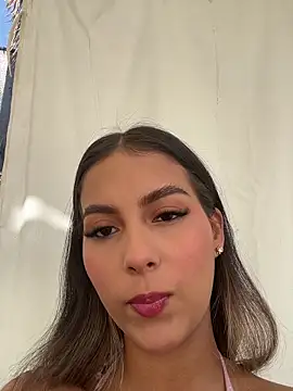 Snapshot of Valeria-escobar chatting on 02.27.26 Valeria-escobar online show from 02.27.26