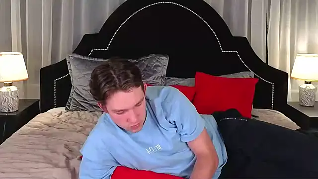 Snapshot of JamesRaww chatting on 12.15.25 JamesRaww online show from 12.15.25