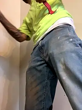 Snapshot of kingNQueen1211 chatting on 12.19.25 kingNQueen1211 online show from 12.19.25