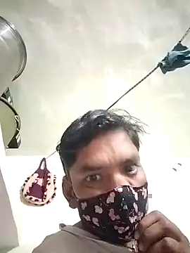 Snapshot of monsterki chatting on 12.19.25 monsterki online show from 12.19.25