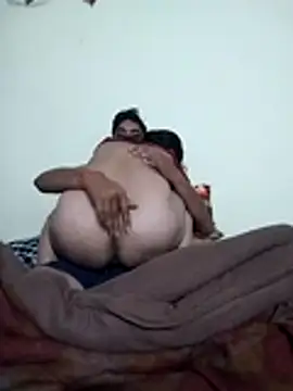 Snapshot of monsterki chatting on 12.20.25 monsterki online show from 12.20.25