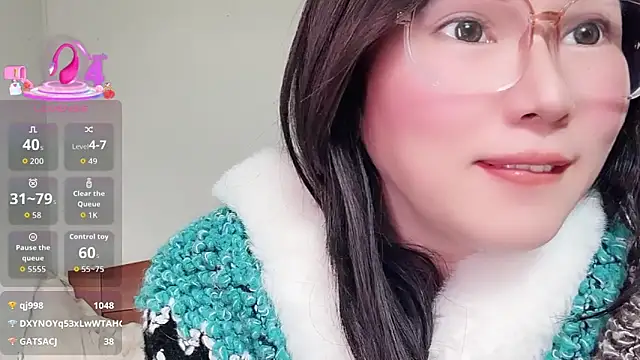 Snapshot of LIQINQIN-77 chatting on 12.13.25 LIQINQIN-77 online show from 12.13.25