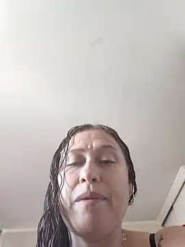 Snapshot of Yarafox01 chatting on 12.17.25 Yarafox01 online show from 12.17.25