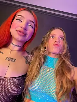 Snapshot of Railey_And_Megan chatting on 12.17.25 Railey And Megan online show from 12.17.25