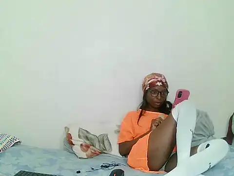 Snapshot of PKELLY7 chatting on 12.13.25 PKELLY7 online show from 12.13.25