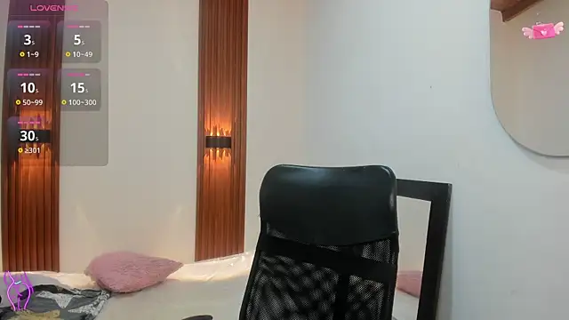 VivianOwen9 online show from 01.14.26