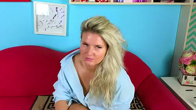 Snapshot of Annie_Joya chatting on 12.16.25 Annie Joya online show from 12.16.25