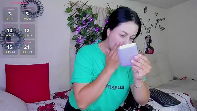 Snapshot of Juli_castillo1 chatting on 06.02.26 Juli castillo1 online show from 06.02.26