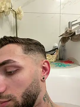 Juliann69Ramiro online show from 03.04.26