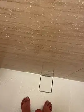 Snapshot of junieel chatting on 12.16.25 junieel online show from 12.16.25