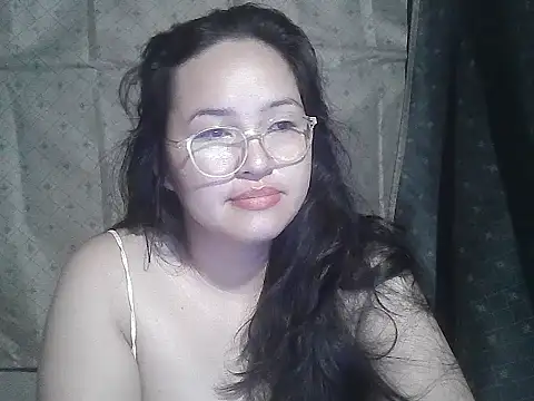 Snapshot of yummy_jyra02167 chatting on 12.16.25 yummy jyra02167 online show from 12.16.25