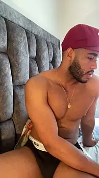 Snapshot of DominicHunter chatting on 12.16.25 DominicHunter online show from 12.16.25