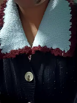 Snapshot of teena-11 chatting on 12.15.25 teena-11 online show from 12.15.25