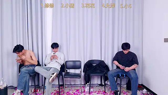 Snapshot of QYBOYS_010 chatting on 12.13.25 QYBOYS 010 online show from 12.13.25