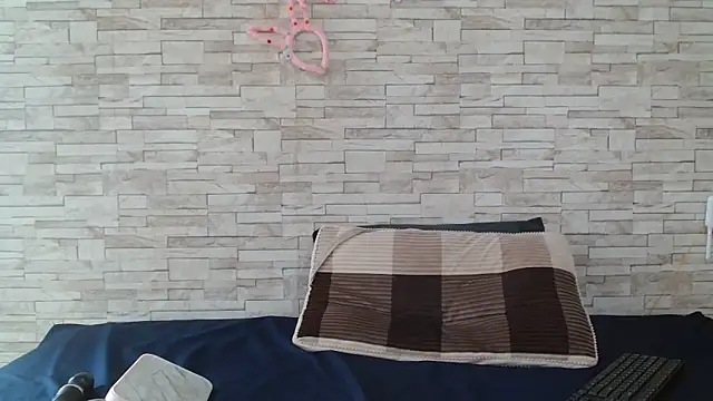 Yellowmellow01 online show from 04.19.26