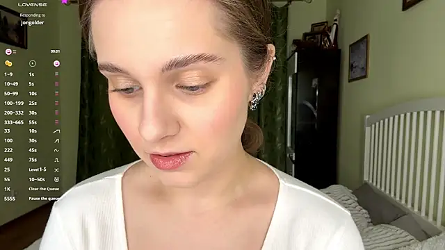 Snapshot of MiaBlanko chatting on 12.19.25 MiaBlanko online show from 12.19.25