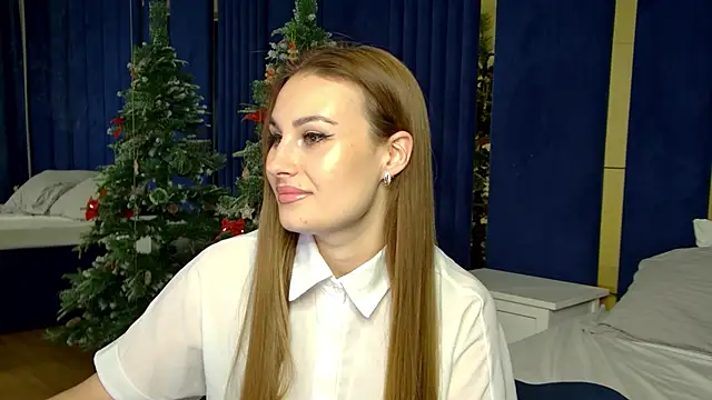 Snapshot of NoraFoxes chatting on 12.16.25 NoraFoxes online show from 12.16.25