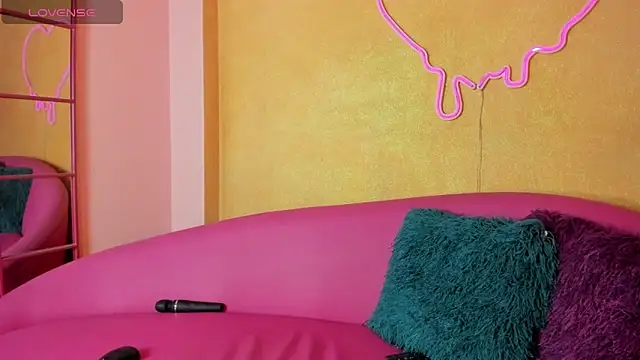 EVANGELIINE 21 online show from 04.19.26