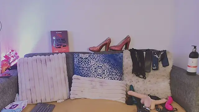 Laura hotmilf online show from 04.02.26