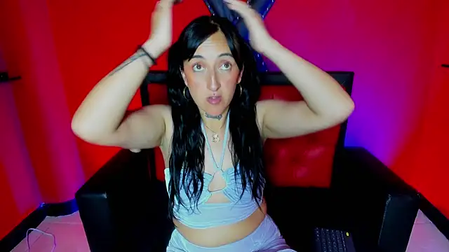 Snapshot of Miss_Thiana chatting on 12.16.25 Miss Thiana online show from 12.16.25