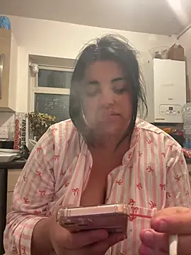 Snapshot of Curvybabesxxo chatting on 02.16.26 Curvybabesxxo online show from 02.16.26